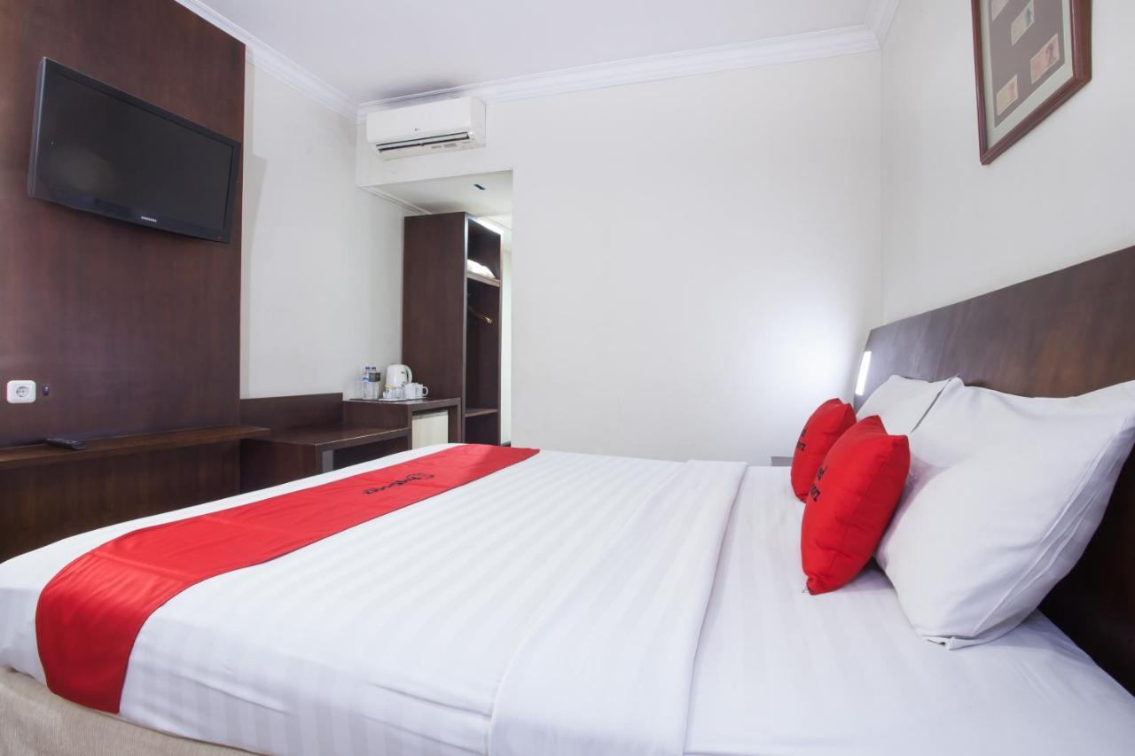 Reddoorz Plus @ Surabaya City Center Esterno foto