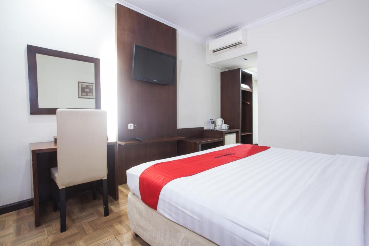 Reddoorz Plus @ Surabaya City Center Esterno foto